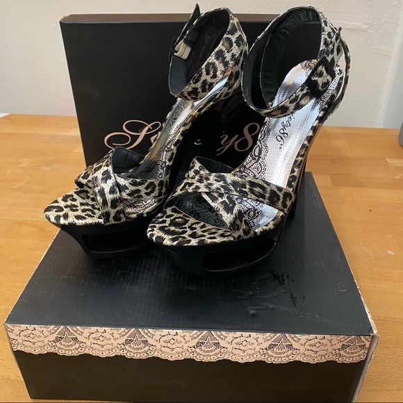 New in box black Animal Print size 7 high heels - Picture 8 of 9